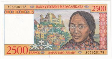 Madagaszkár 1998. 2500Fr T:UNC Madagascar 1998. 2500 Francs C:UNC