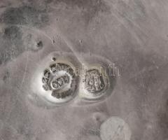 Csiszolt pohár ezüst (Ag) tartóban, jelzett, nettó: 22 g, kissé deformált