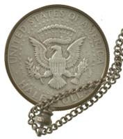 Amerikai Egyesült Államok 1967. 1/2$ Ag "Kennedy" foglalatban, láncon, bőr tartóban, medál...