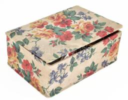 Díszdoboz, tele régiséggel: papírvágó, bizsuk, nagyító, gombok, öngyújtó, kis üvegek, stb