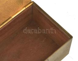 Vadászmintás réz ládika, fa betéttel, 10x8,5x5,5 cm
