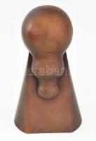 Deim Pál (1932-2016): Alak. Patinázott bronz, Jelzés nélkül. d: 18,5 cm