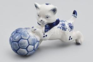 Delft labdával játszó macska. Sorszámmal jelzett, hibátlan, h: 10,5 cm, m: 6,5 cm