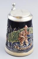 Gerzit halász mintás söröskorsó, ón fedéllel, kopással, gyári tűzhibával, jelzéssel, m: 16 cm