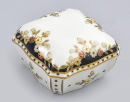 Zsolnay Sisy mintás porcelán ékszeres doboz. Kézzel festett, jelzett, hibátlan 7x7 cm