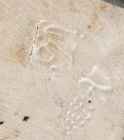 Komlós jellegű kerámia lányka, Kézzel festett, jelzett, hibátlan 12 cm