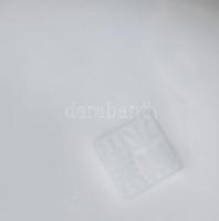 6 darab japán szusi szószos tálka, egyiken pattanással, masszába nyomott jelzéssel, d: 8 cm