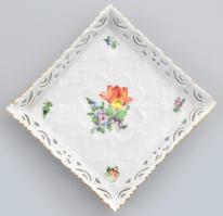 Herendi négyoldalas virágmintás kínáló, áttört mintával, kézzel festett, 3. oszt. jelzéssel, kopással, 15x15 cm