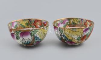 2 db kínai szakés pohár. Kézzel festett, jelzett, hibátlan d: 5 cm, díszdobozban