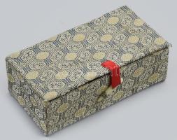 2 db kínai szakés pohár. Kézzel festett, jelzett, hibátlan d: 5 cm, díszdobozban