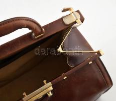 Bőr orvosi táska kis kopással 38x16 cm