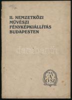 1927 II. Nemzetközi Művészi Fényképkiállítás Budapesten a Műcsarnok termeiben. 1927. szeptember 14. - október 2. Bp., 1927, Athenaeum, 59+5 p.+32 (fekete-fehér fotók) t. + 8 p. Magyar, német, angol és francia nyelven. Benne neves magyar és külföldi fotósok műveivel, közte Pécsi József (2 akt fotó), Angelo (2 fotó), Székely Aladár, Kerny István és más fotósok munkáival. Kiadói papírkötés, a gerincen kis sérüléssel, foltos borítóval. + 1939 6. Nemzetközi Művészi Fényképkiállítás Budapest 1939. Bp., 1939., Egyesült Magyar Amatőrfényképezők Országos Szövetsége, (Erdős és Kovács-ny.), 22 p. Benne néhány egészoldalas fekete-fehér fotóval, korabeli reklámokkal. Benne izgalmas korabeli fotósok neveivel, közte Angyalfi Andor, Csörgeő Tibor, Dulovits Jenő, Homoki Nagy István, Járai Rudolf, Pécsi József, Szöllősy Kálmán, és mások. Kiadói papírkötés.