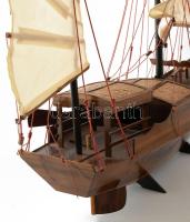 Nagy méretű hajómakett, fa, textil, korának megfelelő állapotban, 90x24x73 cm