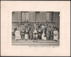 1931-1936 Gödöllő, 15 illetve 20 éves érettségi találkozó csoportképei, rajtuk kitüntetéseket (köztü...