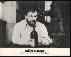 cca 1982 ,,Bűntudat" című csehszlovák krimi jelenetei és szereplői, 5 db produkciós filmfotó ny...