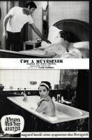 Szolidan erotikus filmjelenetek (bugyiban, melltartóban, vagy ezek nélkül, ágyban, asztalon, ablakba...