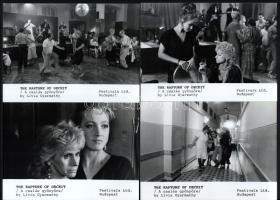 cca 1992 ,,A csalás gyönyöre" című magyar film jelenetei és szereplői (rendezte Gyarmathy Lívia), 7 db vintage produkciós filmfotó ezüst zselatinos fotópapíron, a használatból eredő (esetleges) kisebb hibákkal, a promóciós képeken levő, idegen nyelvű felirat arra utal, hogy a HUNGAROFILM a filmet kiajánlotta külföldi filmforgalmazók számára, 13x18 cm