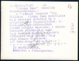 1969 "Picque Dame" modellek, hátoldalon feliratozott sajtófotó, 9×12 cm
