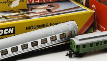 TT vasút modell készlet. Kb 10 db mozdony és kocsi, hozzá rengeteg, óriási doboznyi sín, tereptárgy,...