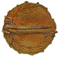 ~1950. "Ejtőernyős" zománcozott bronz sapkajelvény rajzos hátoldallal (35mm) T:AU