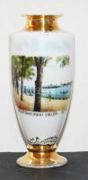 1db Victoria jelzéssel ellátott csehszlovák díszváza a balatonfüredi emléksétány képével (11cm magas) / Decorative Victoria (Czechoslovakian) vase with the landscape of Balatonfüred