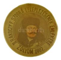 ~1907. II. Rákóczy F. szobra leleplezésének emlékére - Zólyom 1907 nyomtatott portréval ellátott sérült kitűző (23mm) T:XF,VF a tű a hátoldaláról hiányzik