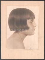 1925 Budapest, Sohár András fényképész műtermében készült vintage fotó, ezüst zselatinos fotópapíron, szolidan színezve, kis hibával, 22,2x16,5 cm, karton 30,4x22,8 cm