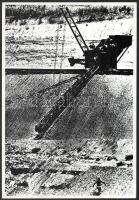 cca 1979 Magyar Alfréd budapesti fotóművész feliratozott, vintage fotóművészeti alkotása (Agyagbánya), ezüst zselatinos fotópapíron, 40x27,5 cm