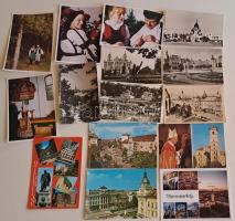 250 db modern erdélyi képeslap, közel 100 db ff, a többi színes. Sok népviselet, néhány nagyalakú la...