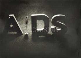 cca 1985 Bárkány Eszter ,,Cím nélküli" vintage fotóművészeti alkotása, feliratozva, ezüst zselatinos fotópapíron, 30,5x40 cm