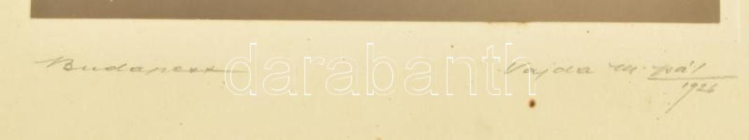 1926 Vajda M. Pál budapesti fényképész aláírt, datált és matricával jelzett, vintage műtermi felvéte...