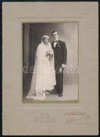 1932 Isztambulban készült, keményhátú, vintage műtermi fotó, hátoldalán magyar felirattal, 24,8x18 cm