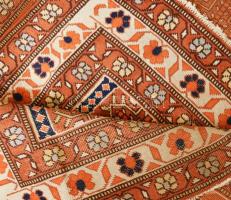 Türkmén gépi gyapjú szőnyeg, kopással, 286x200 cm