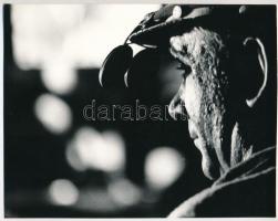 1970 Görbe Ferenc bajai fotóművész feliratozott, vintage fotóművészeti alkotása, ezüst zselatinos fotópapíron, a kép a Népművelési Intézet által, Dunaújvárosban megrendezett fotós alkotótelep (eredeti fotókat tartalmazó) albumából származik, 17x21,5 cm