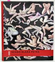 Szabó Klára Petra: Phantasea. A művész, Szabó Klára Petra által DEDIKÁLT példány. Pauker Collection 36. Bp., 2018., Pauker Collection. Fekete-fehér fotókkal illusztrált. Magyar és angol nyelven. Kiadói kartonált papírkötés, szakadt kiadói papír védőborítóban.