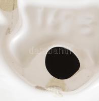 Békakirály. Fehér- és arany mázas figura, sorszámozott, minimális kopottsággal, m: 14,5 cm