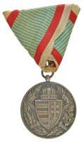 1929. "Magyar Háborús Emlékérem kardokkal, sisakkal" ezüstözött bronz kitüntetés mellszala...