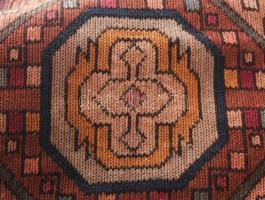 cca 1930-1935 A Szent István-terem díszítésének mintázata alapján készült 3 darabos nagyméretű kelim...