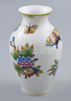 Herendi Viktória mintás váza. Kézzel festett, jelzett, száján sérüléssel m: 14 cm