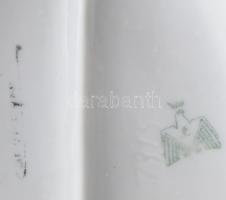 Lovak, Eozin jellegű mázas porcelán figura. Jelzett, kis sérüléssel m: 19 cm