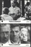 cca 1965 ,,Üzlet a korzón" című csehszlovák filmdráma jelenetei és szereplői, 5 db vintage produkciós filmfotó ezüst zselatinos fotópapíron, a használatból eredő (esetleges) kisebb hibákkal, + hozzáadva 2 db filmismertető kisnyomtatványt, 18x24 cm