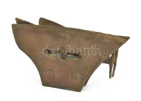 Bors István (1938-2003): Pieta. Bronz, jelzés nélkül, kopásnyomokkal, m: 8 cm, h: 14,5 cm. Irodalom:...