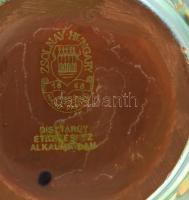 Zsolnay eozin mázas szüreti pohár. Zöld és arany eozinmázakkal borított, jelzéssel, minimális kopott...