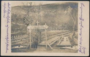 1917 KUK 46. Szegedi Gyalogezred temetője valahol a fronton, 38cm tüzér század tábori bélyegzővel.