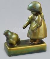 cca 1936, Zsolnay kisplasztika - Kislány tyúkkal. Savmaratott felületén eozin mázzal bevont keménycs...