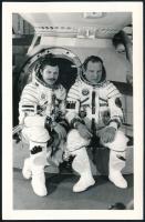 1980 Farkas Bertalan és Valerij Kubaszov a csillagvárosban, űrhajós kiképzésen 14x9 cm / hungarian and Russian astronauts in the Bajkonur