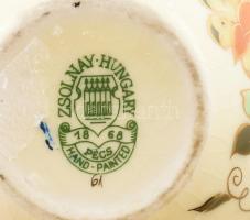 Zsolnay pillangó mintás váza. Kézzel festett, jelzett, mázrepedésekkel 13 cm