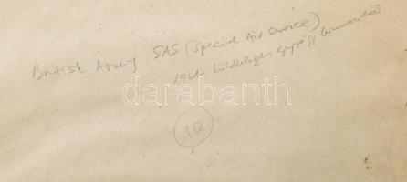 1941 British Army SAS különleges egység kommandósa hölgytársaságban, fotó, üvegezett keretben, 13×19...