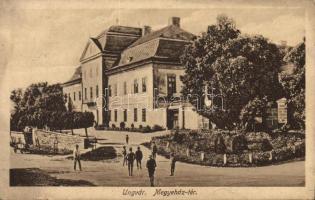 Ungvár Town hall square