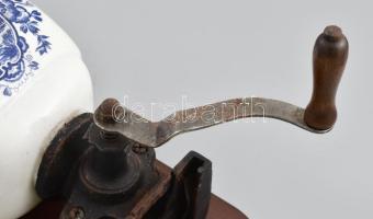 Fali kávédaráló. Festett porcelán testtel, fém résszel. 32 cm